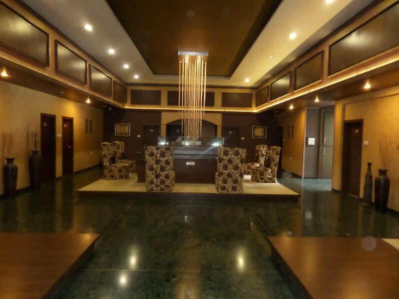 Matrix Inn Пуна Экстерьер фото
