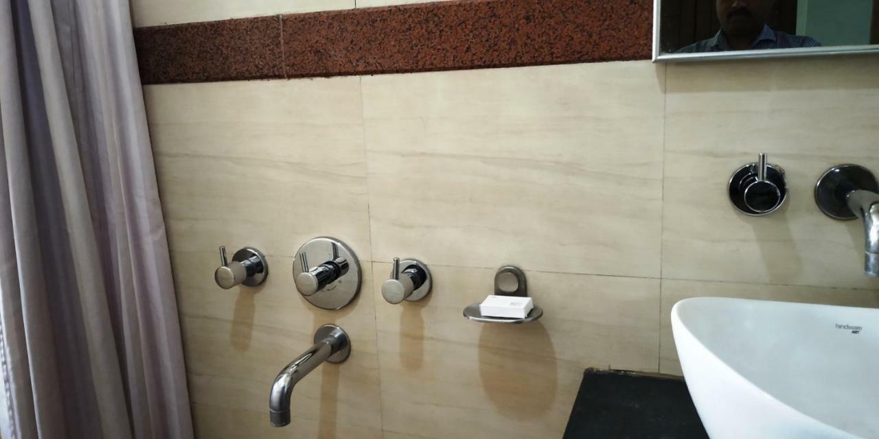 Matrix Inn Пуна Экстерьер фото