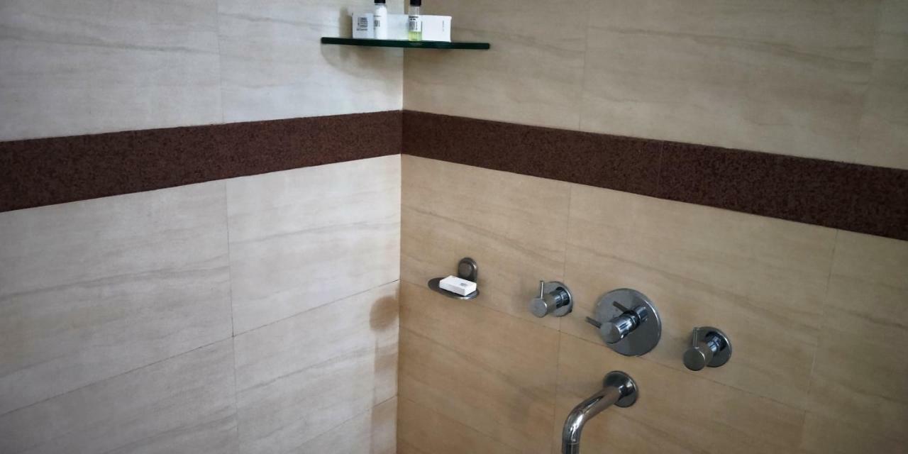 Matrix Inn Пуна Экстерьер фото