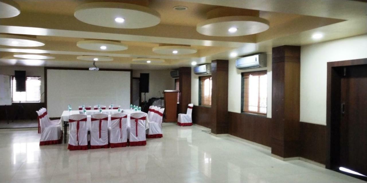 Matrix Inn Пуна Экстерьер фото