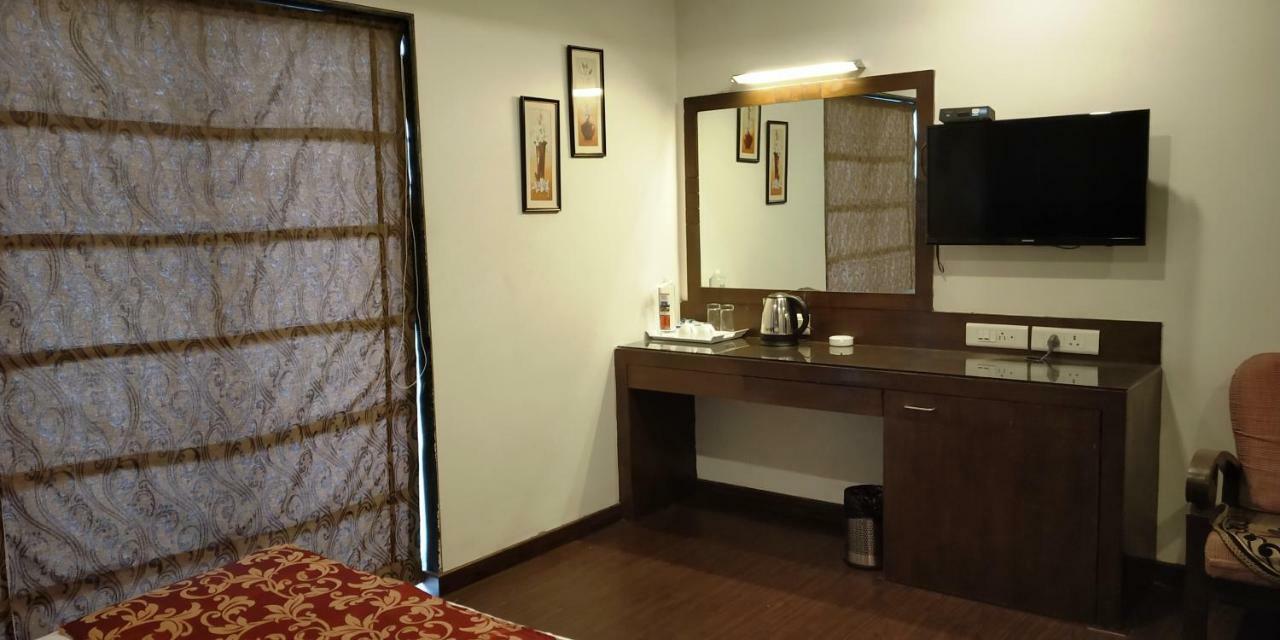 Matrix Inn Пуна Экстерьер фото