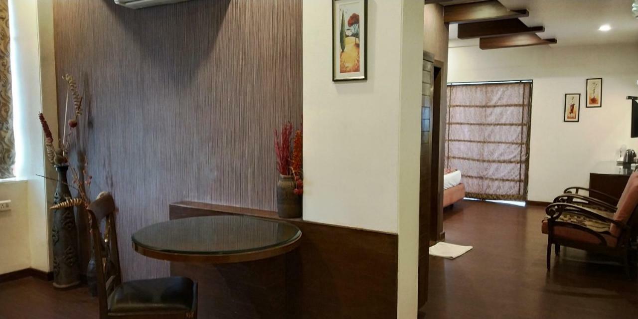 Matrix Inn Пуна Экстерьер фото